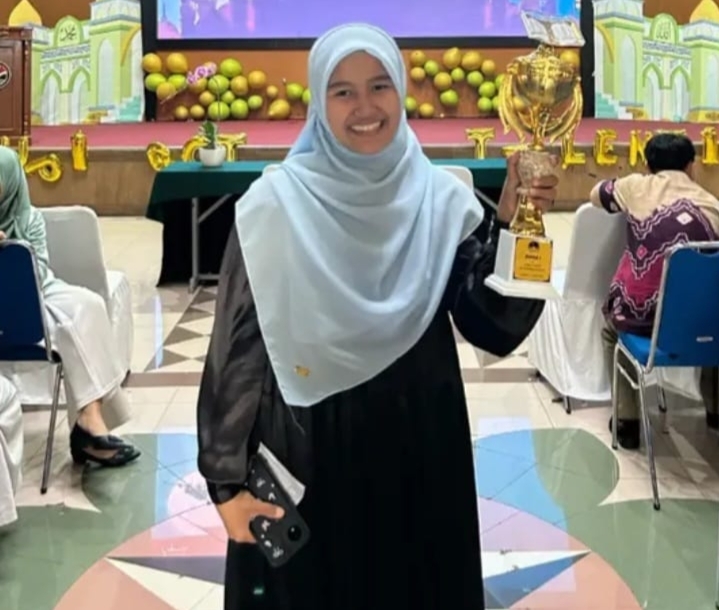Kesenangannya Belajar Public Speaking Buat Hayun Halimatul Umah Berhasil Juara Berbagai Lomba Dai