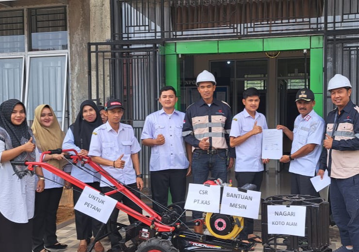 KAS Salurkan Bantuan Mesin Bajak Sawah, Langsung Diterima Wali Nagari Koto Alam