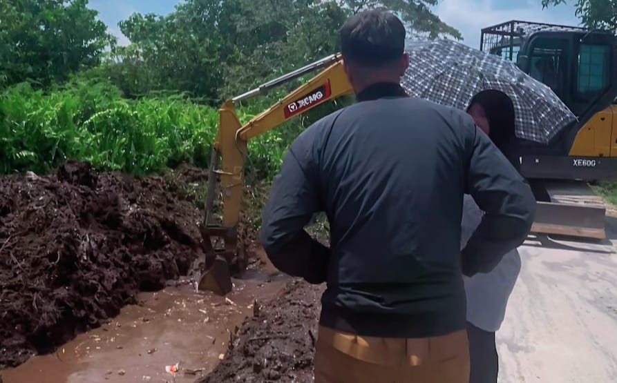 Atasi Banjir, Drainase Jalan Darma Bakti Dikeruk