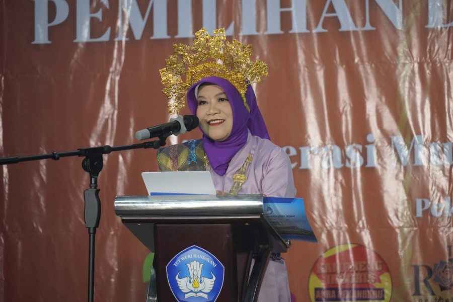 Dr Umi Kulsum : Momentum Pembentukan Karakter dan Jati Diri Bangsa Melalui Bahasa