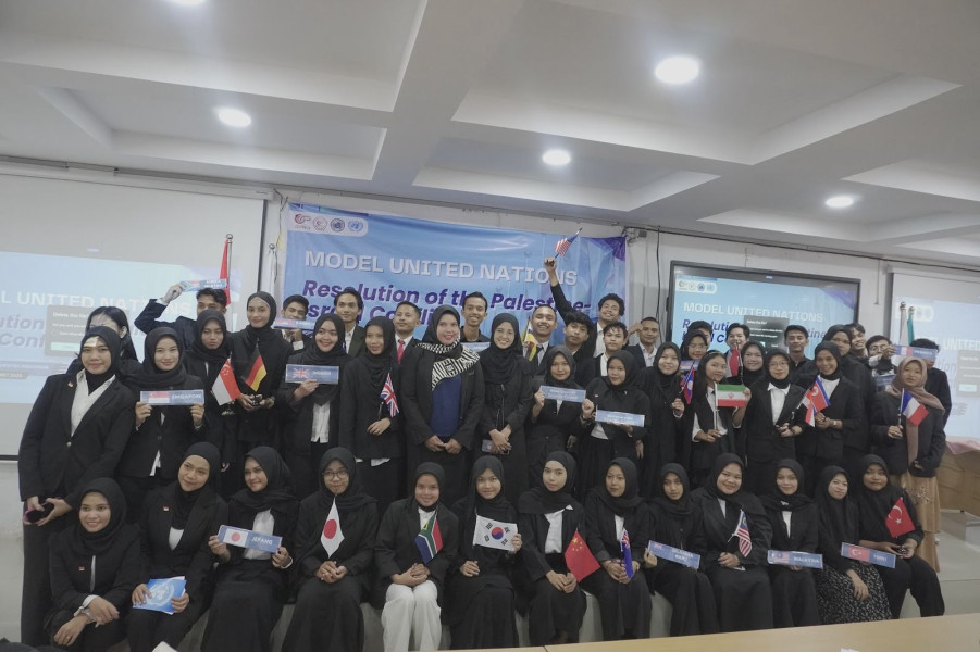 Simulasi MUN di Universitas Abdurrab Sukses