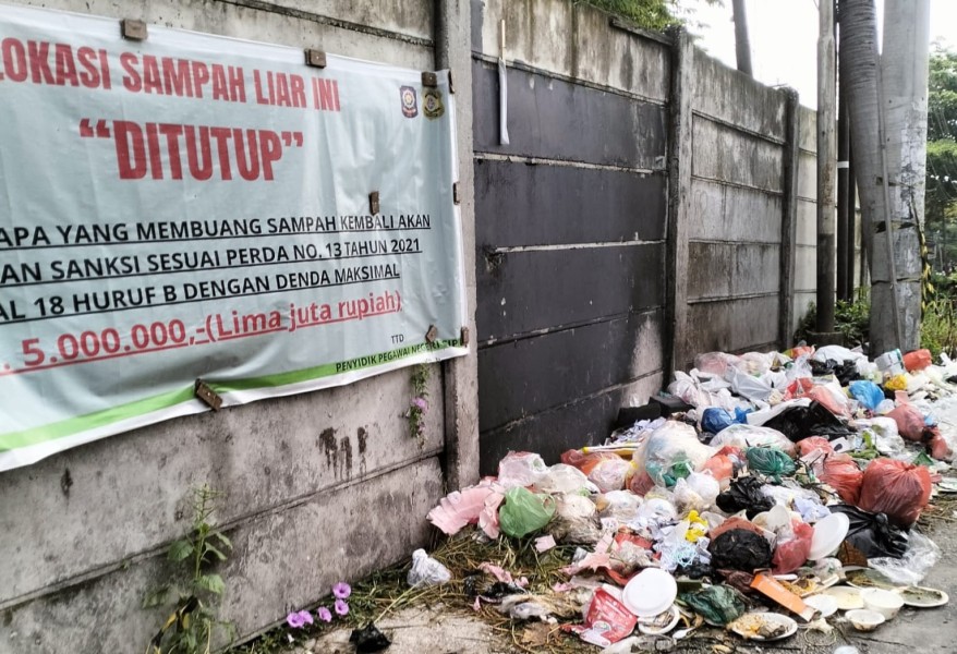 Sampah Menumpuk di Jalan Satria, Warga Keluh Kesah