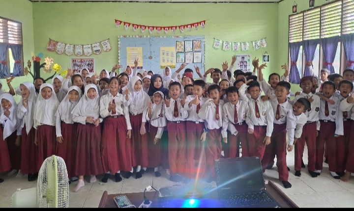 Mahasiswa KKN Sosialisasi Bijak Menggunakan Gadget di SDN 11 Pinang Sebatang