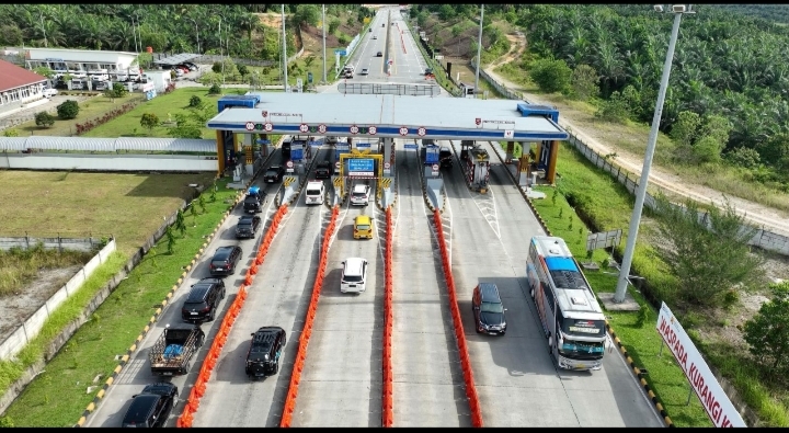 Kendaraan Melintas di Jalan Tol Riau Meningkat
