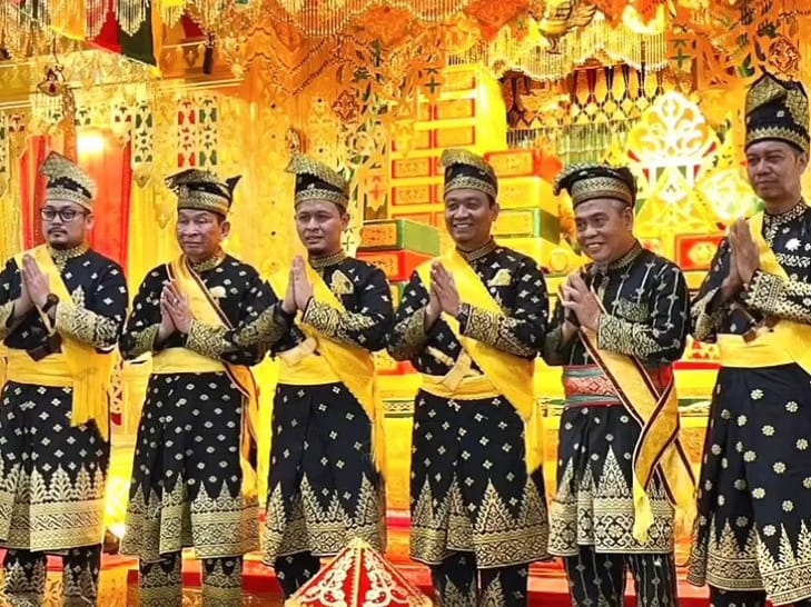 Wako dan Wawako Pekanbaru Terima Gelar Kehormatan dari LAM