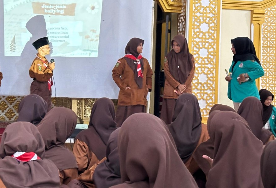 Cegah Perundungan, Mahasiswa UHTP Gelar Penyuluhan di SMP IT Al-Hafit