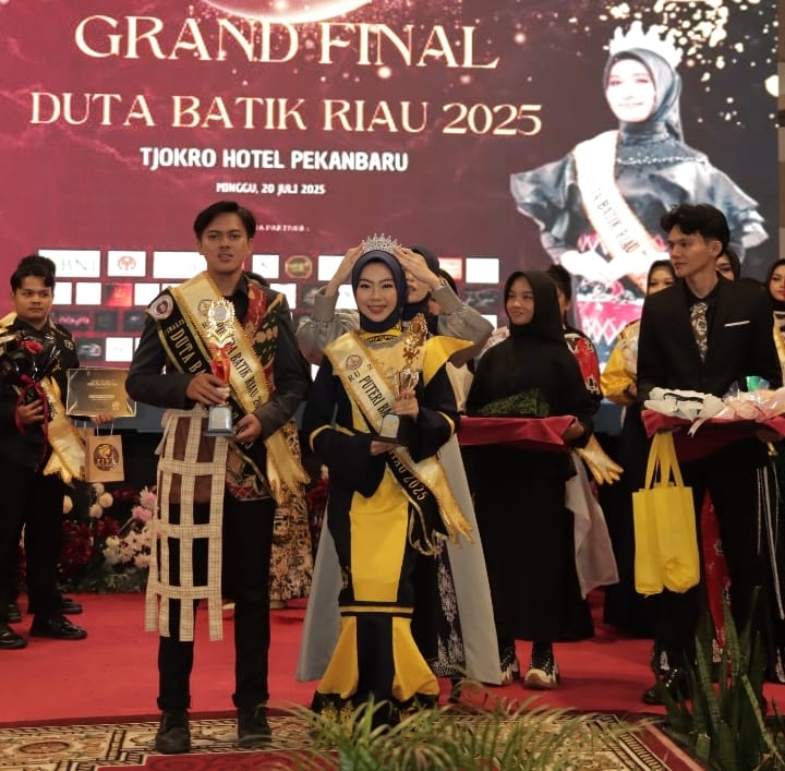 Raih Runner Up II Putri Batik Riau 2025, Fransisca Yunisia Tanady Harumkan Rohul