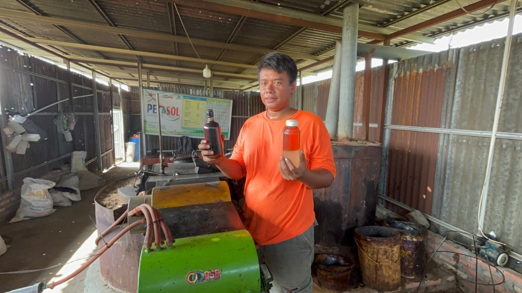 Inovatif, Warga Pekanbaru Sulap Sampah Plastik Menjadi Bahan Bakar Solar