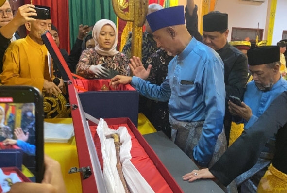 Mahkota Kesultanan Siak Sri Indrapura Tiba di Pekanbaru, Siap Dipamerkan di Kenduri Riau