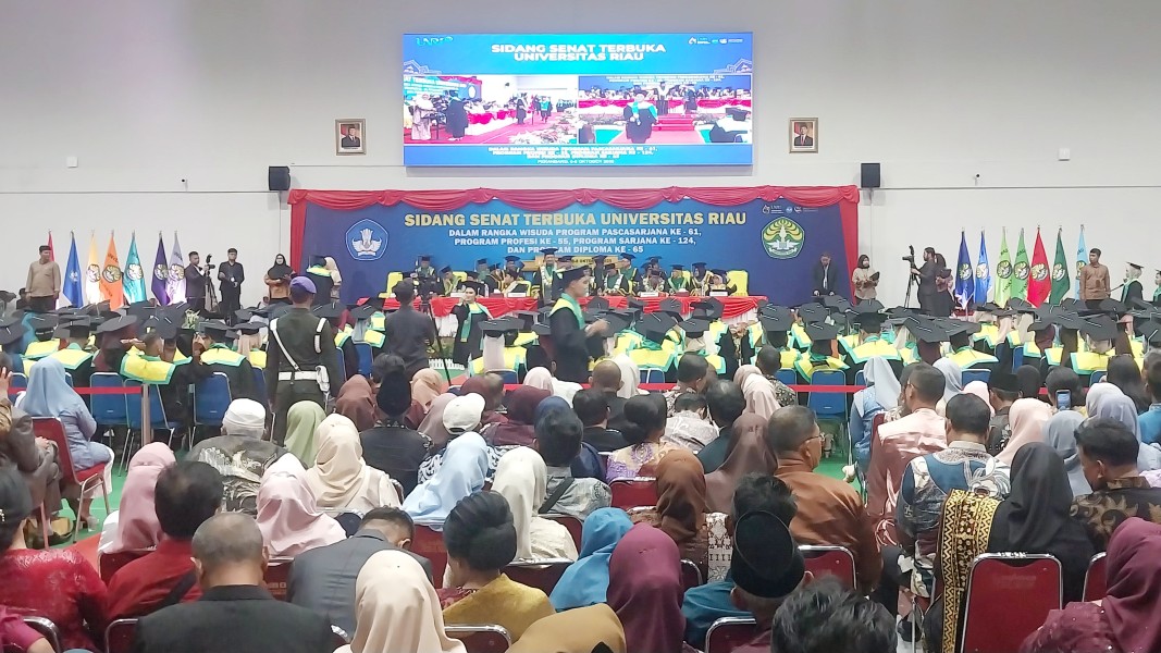 Kukuhkan 3.057 Lulusan, Rektor Unri Komitmen Jadi Kampus Berdampak untuk Negeri