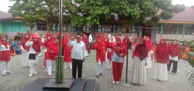 Meriahkan HUT RI ke -78 SMPN 25 Pekanbaru, Gelar Perlombaan Majelis Guru dan siswa