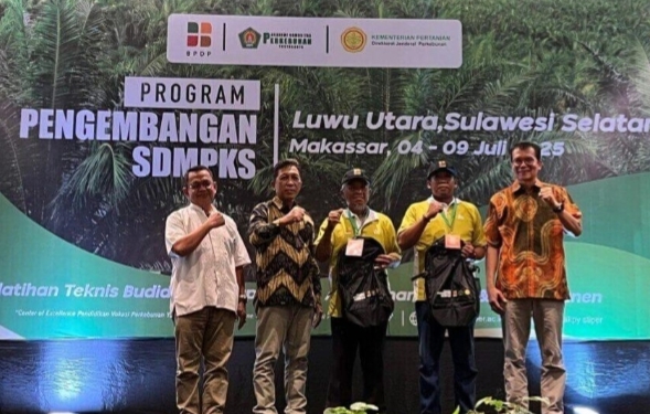 Petani Sawit Dilatih untuk Hadapi Tantangan Perubahan Iklim