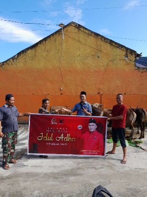 Sumbangkan 5 Ekor Sapi Kurban, Effendi Sianipar: Idul Adha Momentum Berbagi Terhadap Sesama Saudara