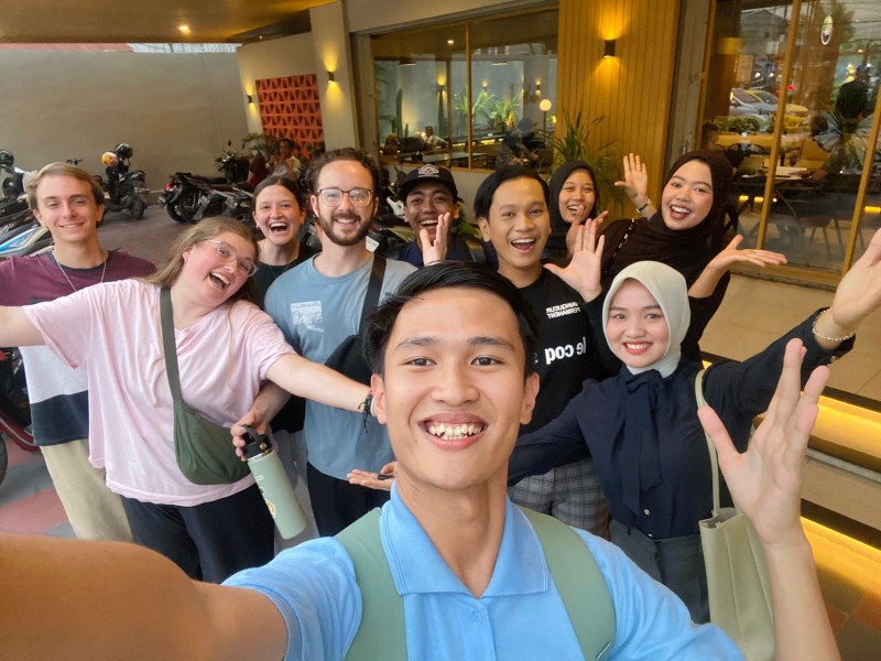 Mahasiswa Amerika Belajar Bahasa Indonesia Sambil Cicipi Seblak