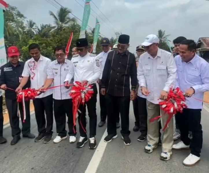 Jalan Kembali Mulus, Bupati Zukri Apresiasi Kepedulian EMP Energi Riau