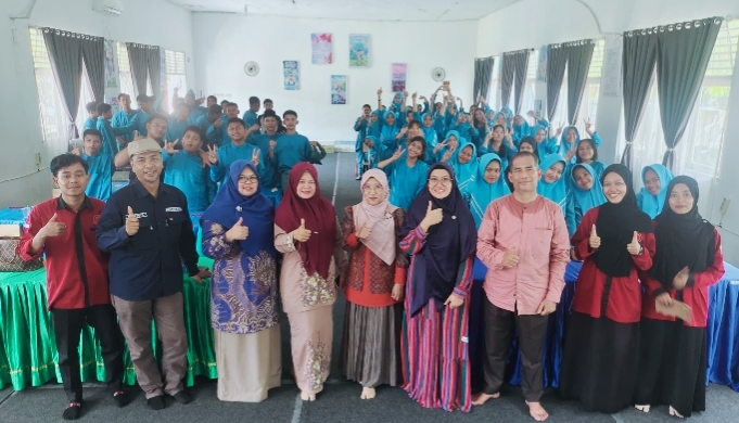Mahasiswa Hukum UIN Berikan Penyuluhan Bahaya Narkoba di SMA Negeri 1 Perhentian Raja