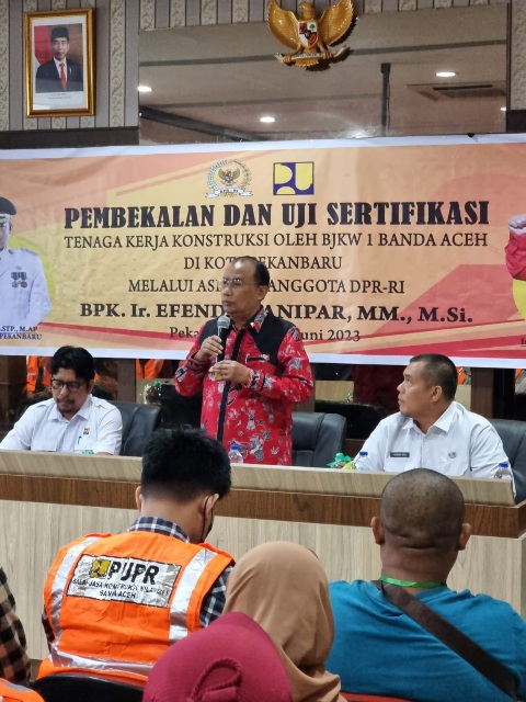 Dapatkan Tenaga Kerja Konstruksi Bersertifikasi, Effendi Sianipar: 100 Tenaga Kerja Diikutkan Uji Kompetensi