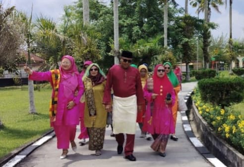 Kenalkan Kebaya Leboh, Puan LAMR Kunjungi Negeri Istana