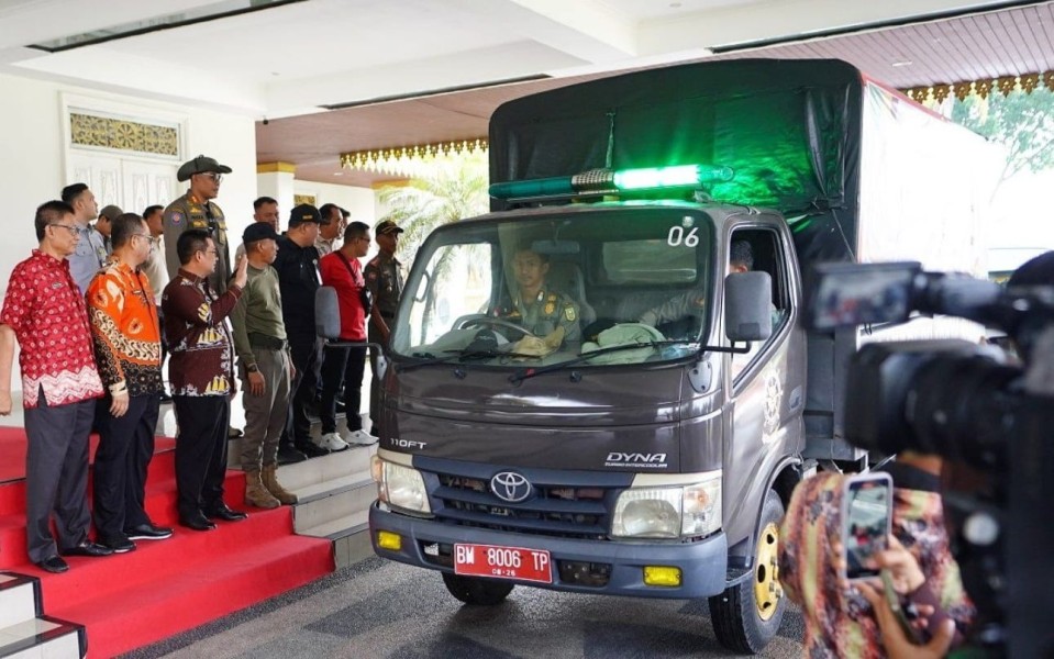 Pemprov Riau Salurkan Bantuan Tahap II untuk Korban Bencana di Sumatera