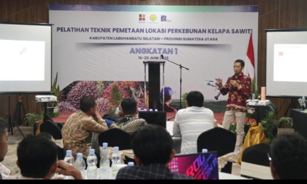 Petani Sawit Labusel Dibekali Skill Teknik Pemetaan Kebun