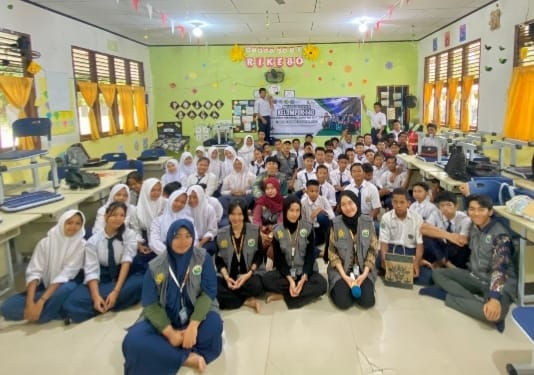 Pelajar SMPN 03 Dayun Diminta Teliti Menggunakan Media Sosial