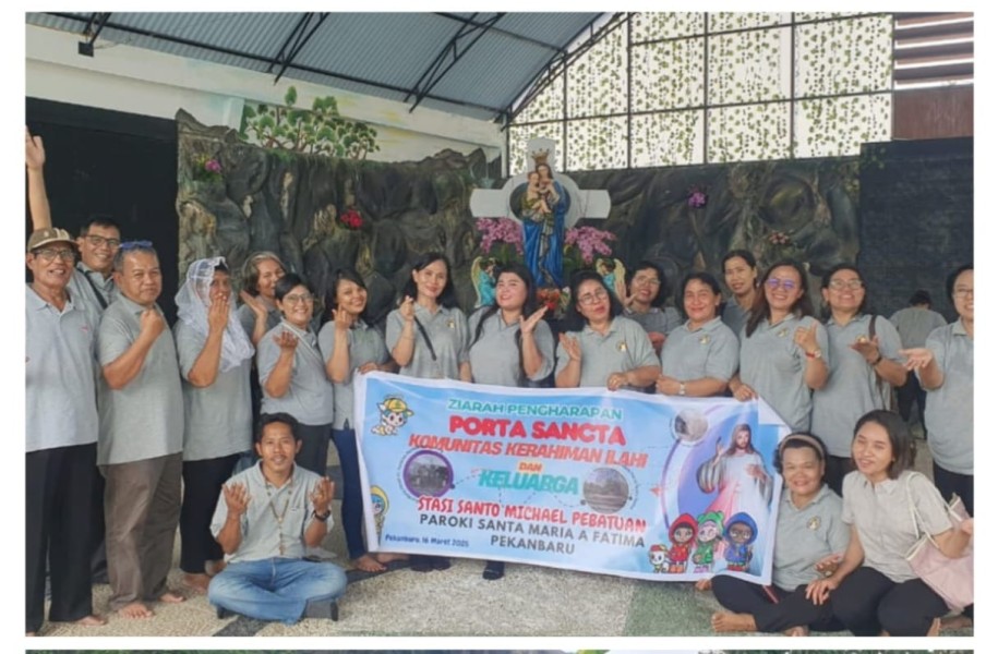 Komunitas Kerahiman Ilahi Gereja Stasi Santo Michael Pembatuan Laksanakan Ziarah Porta Sancta