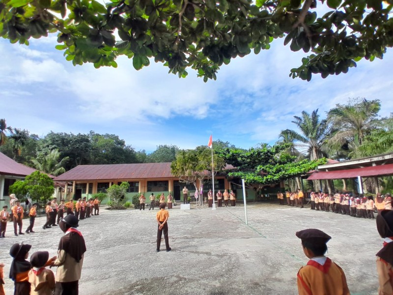 SDN 26 Bantan Peringati Hari Pramuka dengan Gelar Upacara Bendera dan Bakti Sosial
