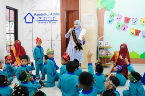 Usai Resmikan RA Azalia, Bunda PAUD Ajari Anak-anak Tentang Pentingnya Hidup Bersih
