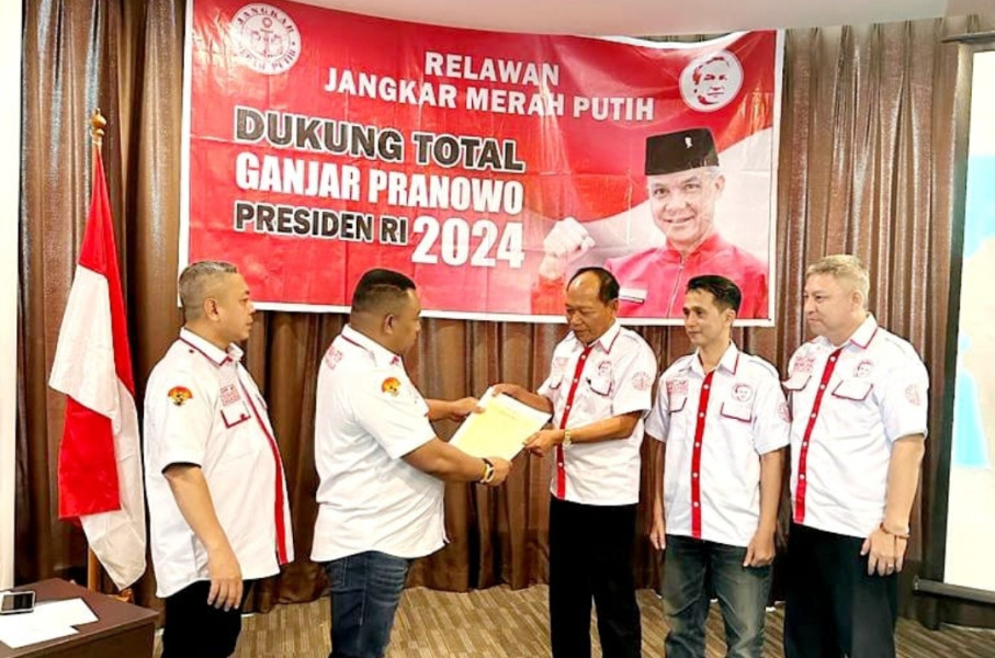 Terima SK Ketua JMP, Dedih Jangkrik Optimis Ganjar Menang di Banten