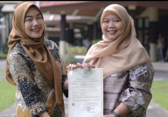 Dua Dosen INSTIPER Berhasil Olah Tandan Kosong Kelapa Sawit dan Sabut Menjadi Asap Cair
