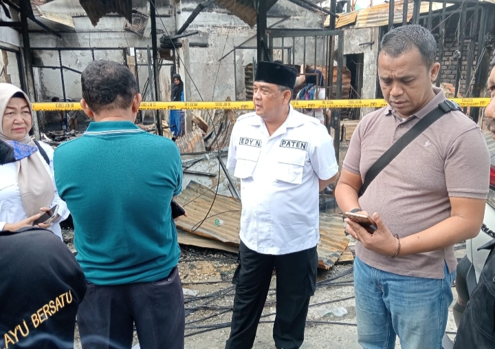 Sebelum Jadi Khatib Jumat dan Kampanye Dialogis di Sri Meranti, Calon Walikota Nomor 4 Ayah Kita Edy Nasution Kunjungi  Korban Kebakaran