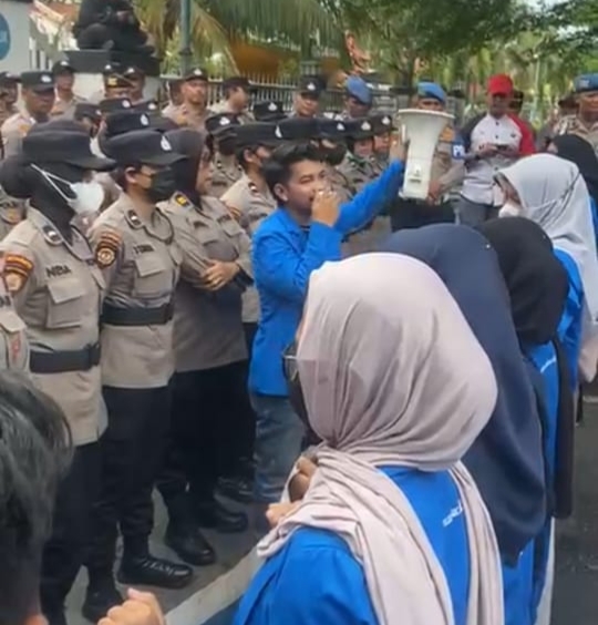 Demo di Kantor DPRD Riau, Ini Tuntutan BEM FH UIR