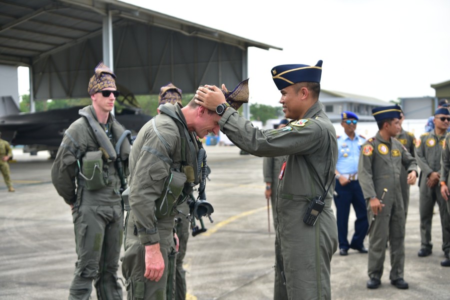 Pesawat Tempur Australia Mendarat di Pangkalan TNI AU Roesmin Nurjadin (RSN) Pekanbaru
