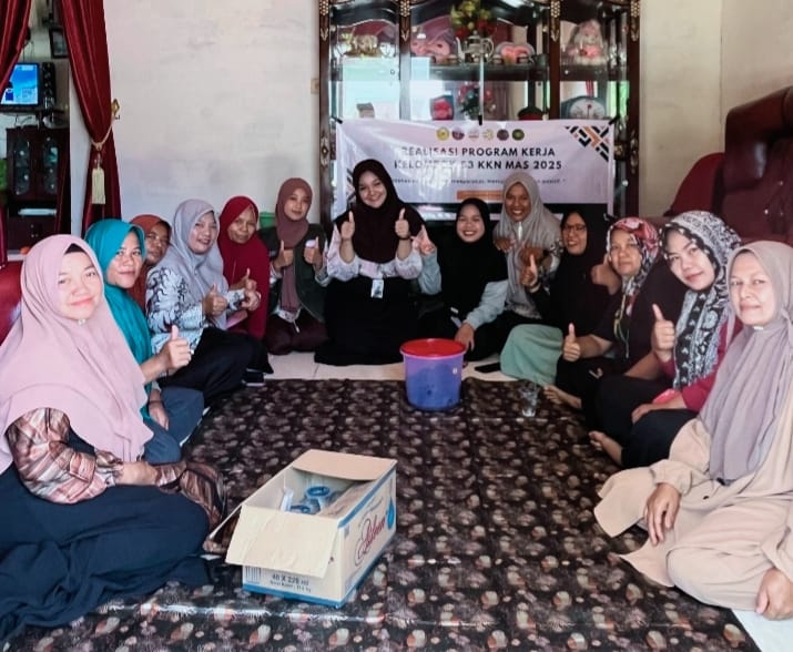 Kembangkan Potensi Lokal, Mahasiswa KKN Latih Warga Dusun Harapan Baru Buat Telur Asin