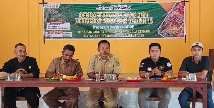Horeee, Petani Sawit di Inhu Dapat Bantuan Pupuk dari BPDP